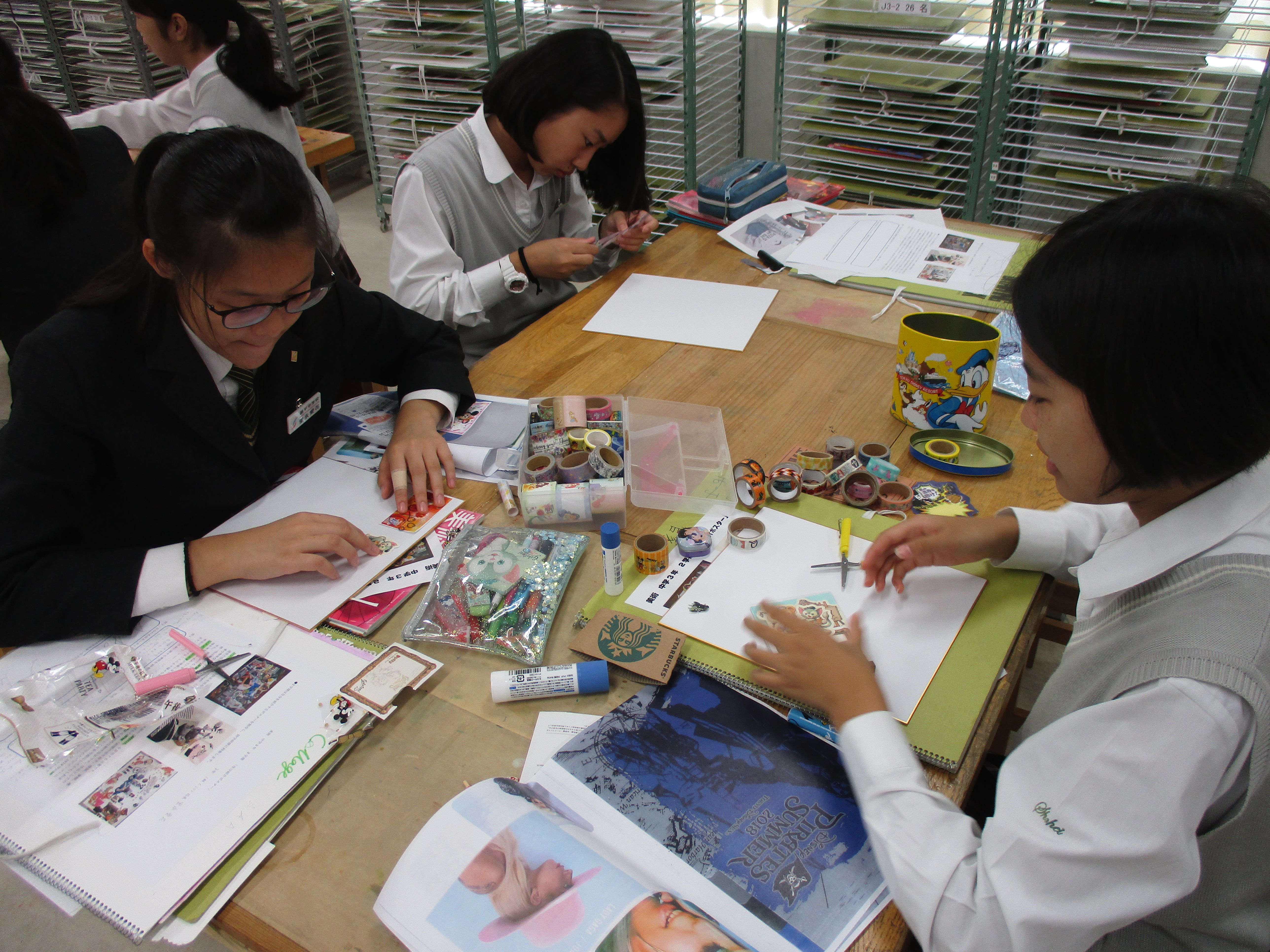 中学3年生 美術 コラージュで自分を紹介するポスターを作る 昌平中学校 高等学校
